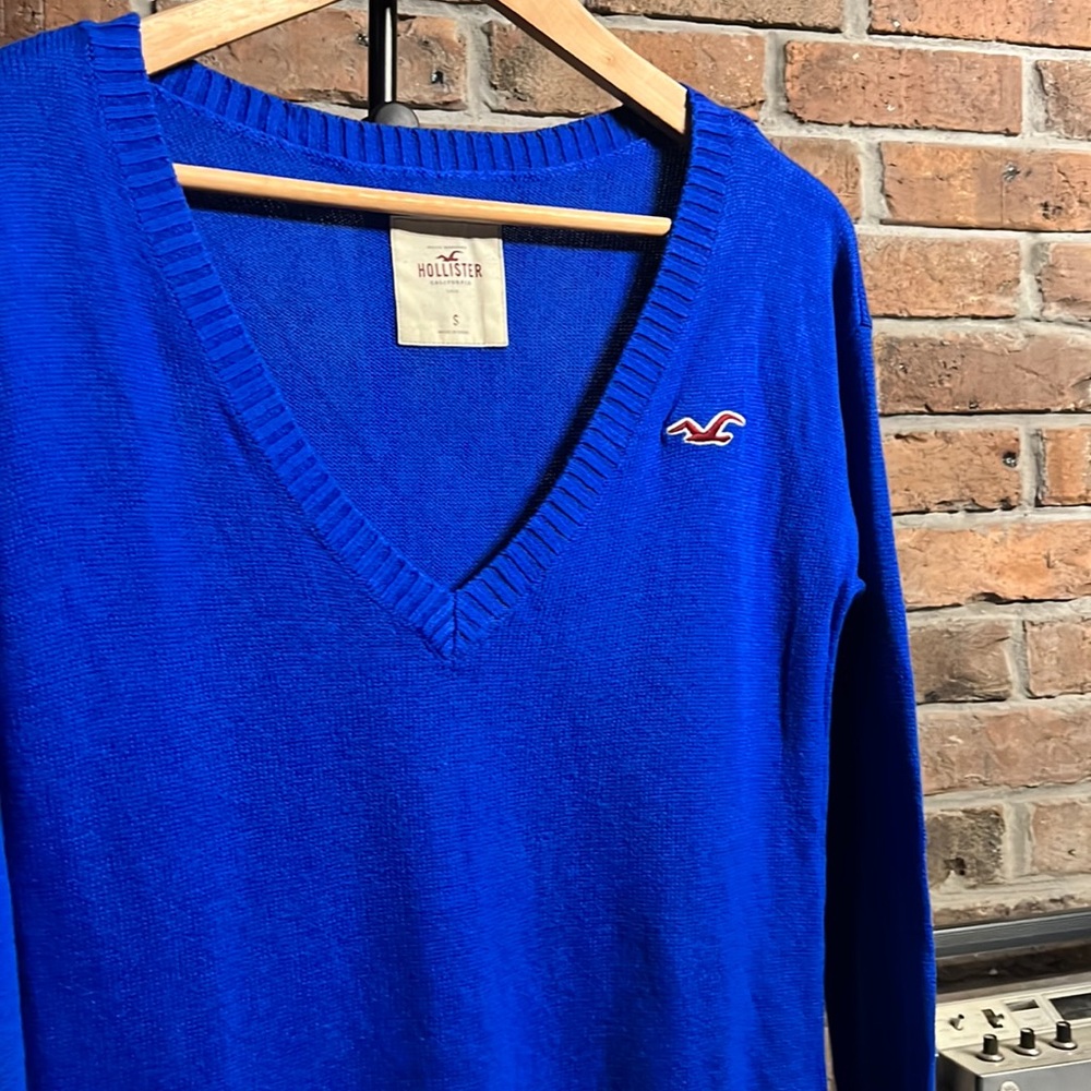 Hollister thin sweater